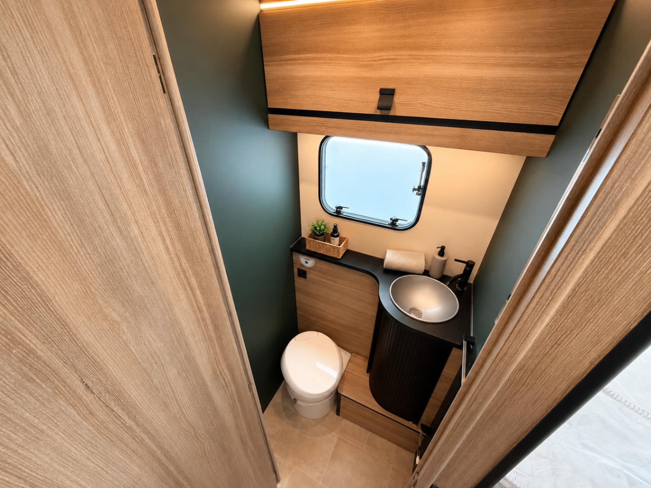 Baño — inodoro y lavabo